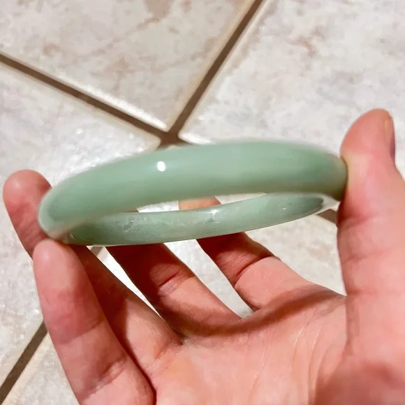 Elegant Dongling Jade Bangle Bracelet - Picture 4 of 10